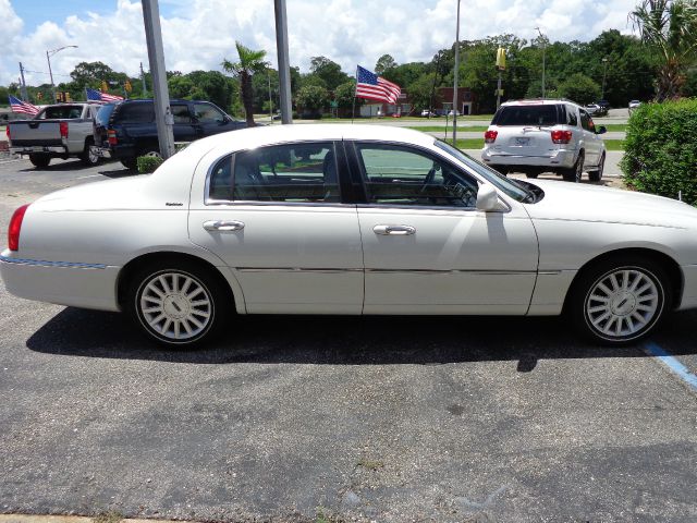 2003 Lincoln Town Car DOWN 4.9 WAC