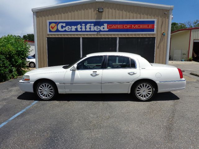 2003 Lincoln Town Car DOWN 4.9 WAC