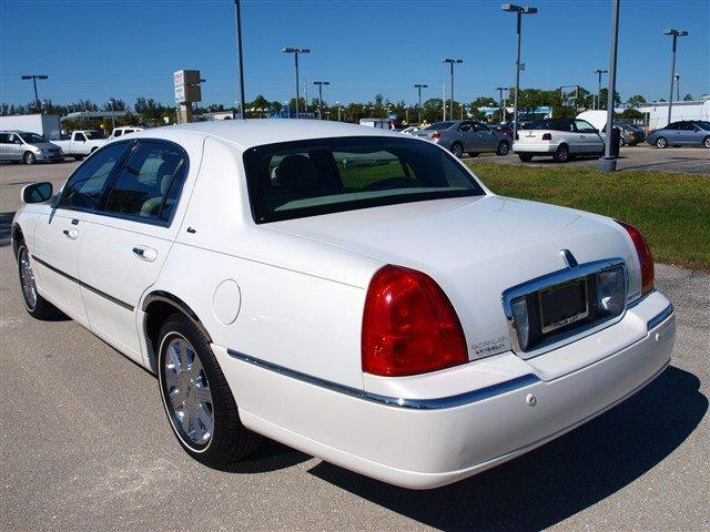 2003 Lincoln Town Car ZR-2 Extended Cab