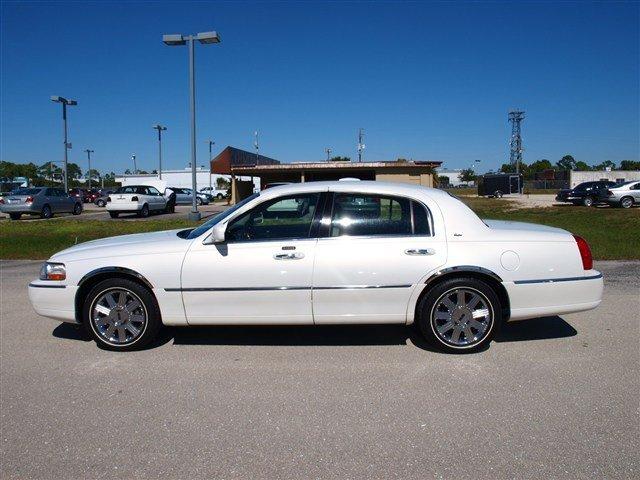 2003 Lincoln Town Car ZR-2 Extended Cab