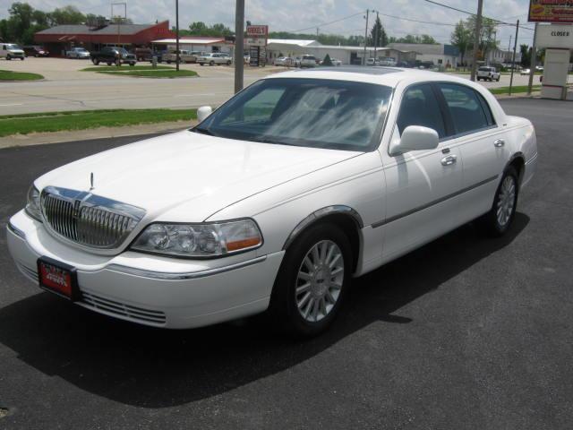 2003 Lincoln Town Car DOWN 4.9 WAC