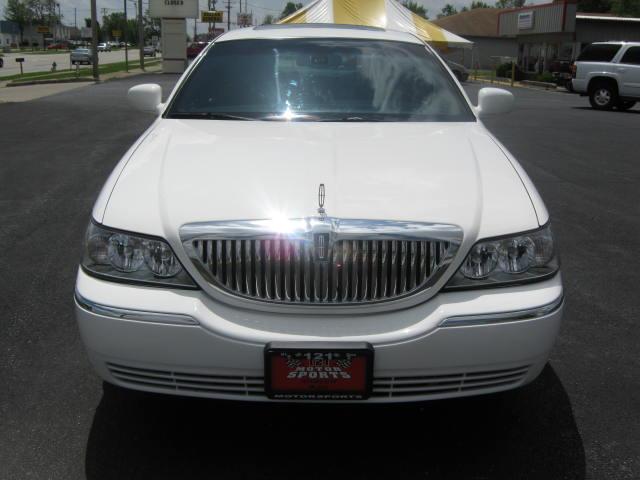 2003 Lincoln Town Car DOWN 4.9 WAC