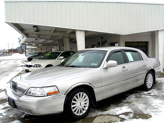 2003 Lincoln Town Car DOWN 4.9 WAC