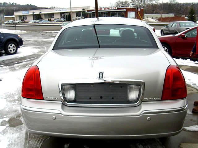 2003 Lincoln Town Car DOWN 4.9 WAC