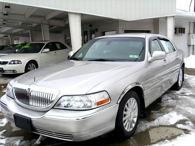 2003 Lincoln Town Car DOWN 4.9 WAC