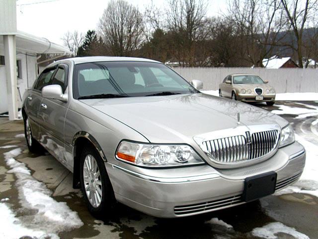 2003 Lincoln Town Car DOWN 4.9 WAC