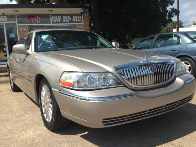 2003 Lincoln Town Car DOWN 4.9 WAC