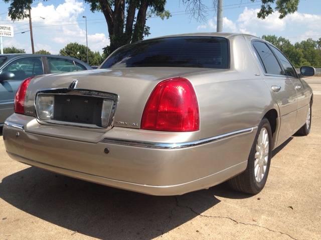 2003 Lincoln Town Car DOWN 4.9 WAC