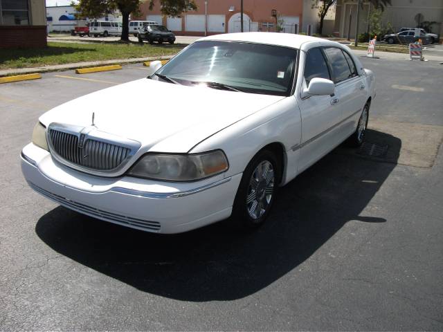 2003 Lincoln Town Car 2.0L 4Cyl Automatic Foglights Conv Plus