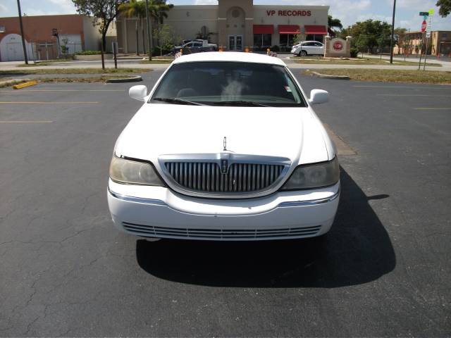 2003 Lincoln Town Car 2.0L 4Cyl Automatic Foglights Conv Plus