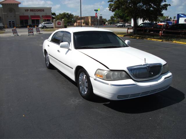 2003 Lincoln Town Car 2.0L 4Cyl Automatic Foglights Conv Plus