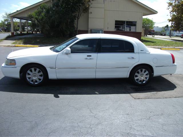 2003 Lincoln Town Car 2.0L 4Cyl Automatic Foglights Conv Plus