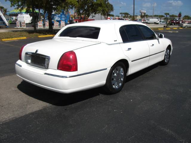 2003 Lincoln Town Car 2.0L 4Cyl Automatic Foglights Conv Plus