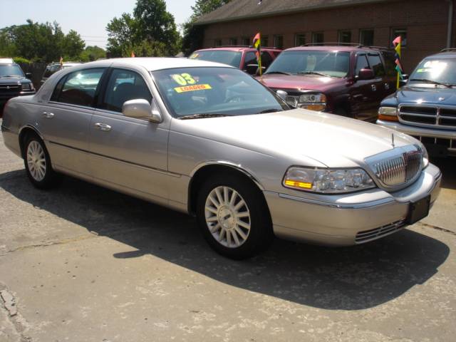 2003 Lincoln Town Car DOWN 4.9 WAC