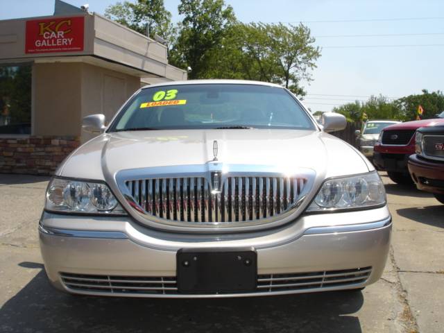 2003 Lincoln Town Car DOWN 4.9 WAC