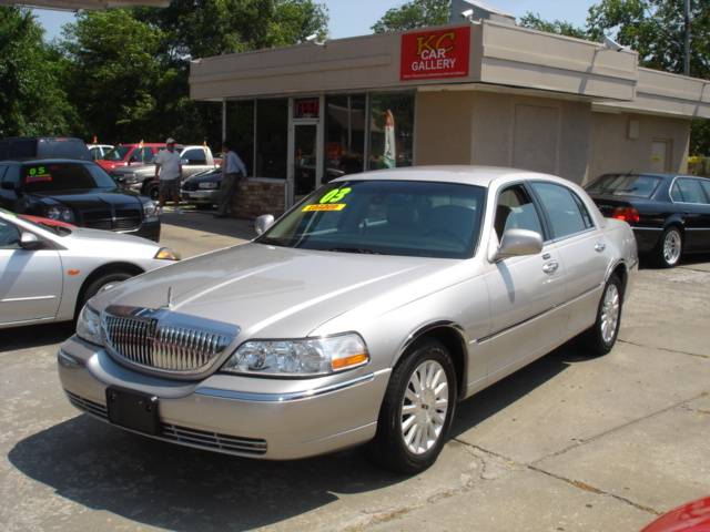 2003 Lincoln Town Car DOWN 4.9 WAC