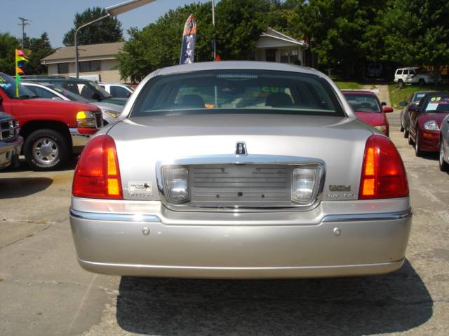 2003 Lincoln Town Car DOWN 4.9 WAC