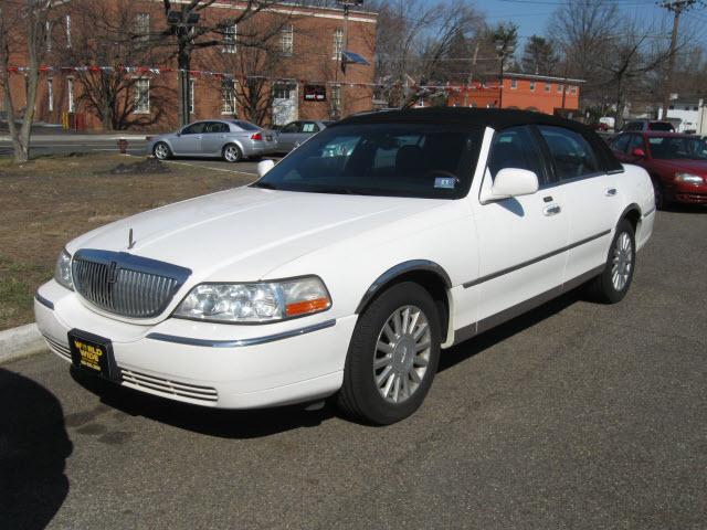 2003 Lincoln Town Car DOWN 4.9 WAC