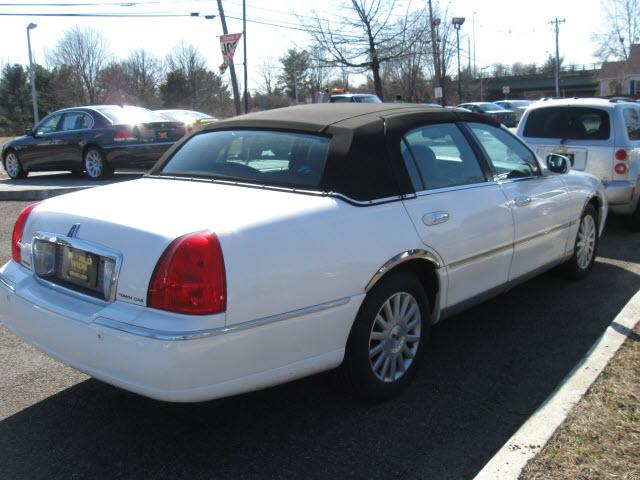 2003 Lincoln Town Car DOWN 4.9 WAC