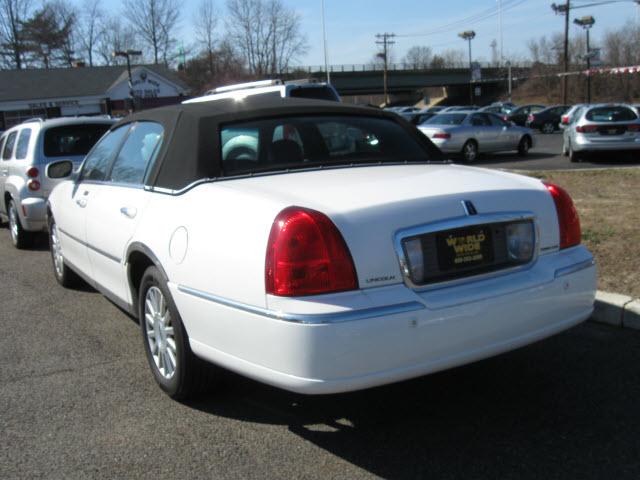 2003 Lincoln Town Car DOWN 4.9 WAC