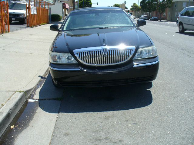 2003 Lincoln Town Car DOWN 4.9 WAC