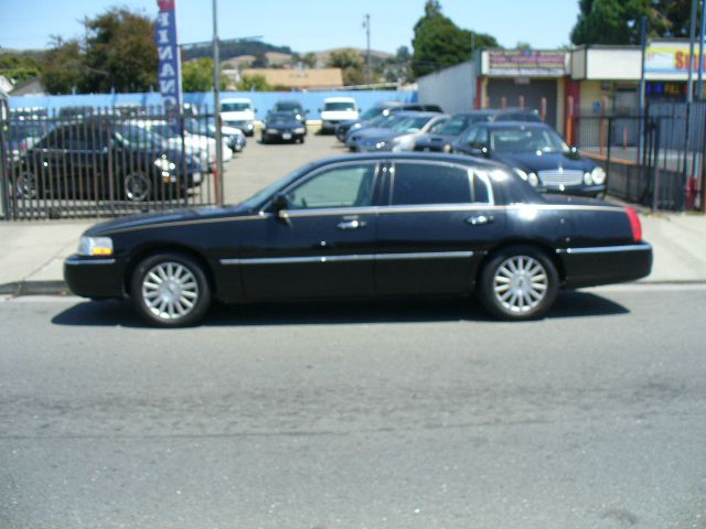 2003 Lincoln Town Car DOWN 4.9 WAC