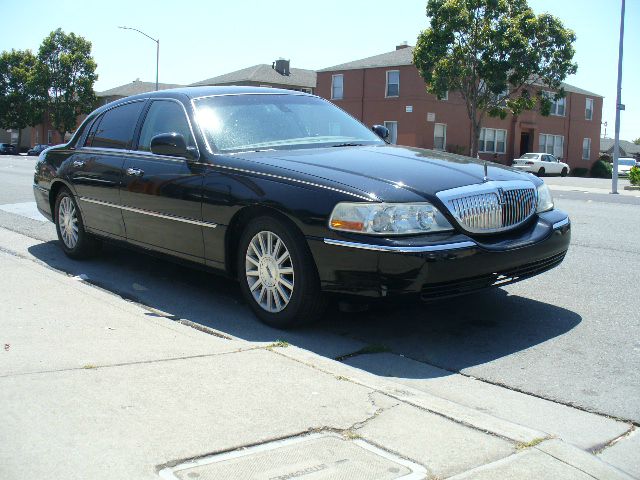 2003 Lincoln Town Car DOWN 4.9 WAC