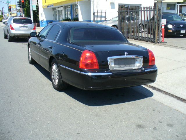 2003 Lincoln Town Car DOWN 4.9 WAC