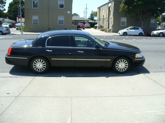 2003 Lincoln Town Car DOWN 4.9 WAC