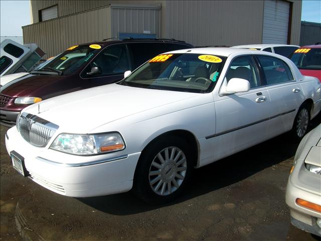 2003 Lincoln Town Car DOWN 4.9 WAC