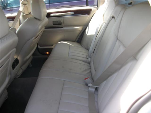 2003 Lincoln Town Car DOWN 4.9 WAC