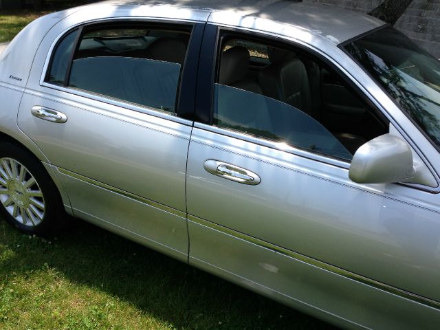 2003 Lincoln Town Car DOWN 4.9 WAC