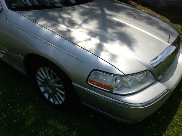 2003 Lincoln Town Car DOWN 4.9 WAC