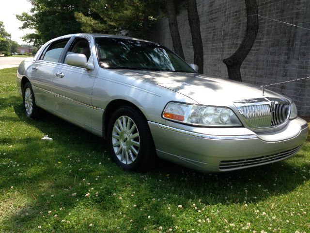 2003 Lincoln Town Car DOWN 4.9 WAC