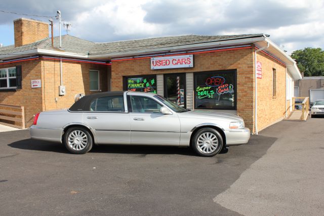 2003 Lincoln Town Car Unknown