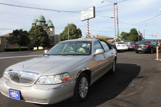 2003 Lincoln Town Car Unknown