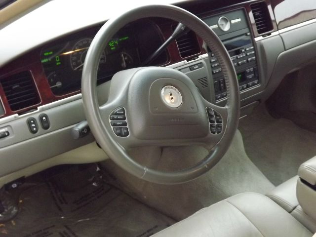 2003 Lincoln Town Car DOWN 4.9 WAC