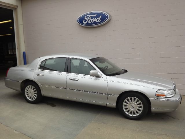 2003 Lincoln Town Car DOWN 4.9 WAC