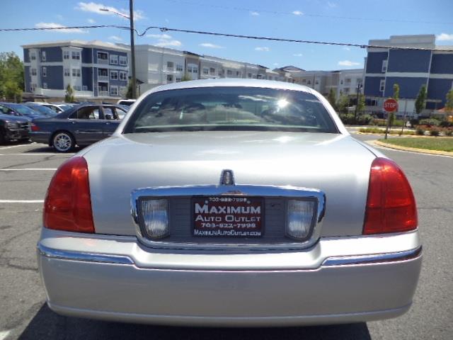 2003 Lincoln Town Car DOWN 4.9 WAC