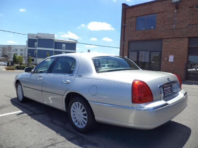 2003 Lincoln Town Car DOWN 4.9 WAC