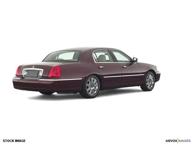 2003 Lincoln Town Car Unknown