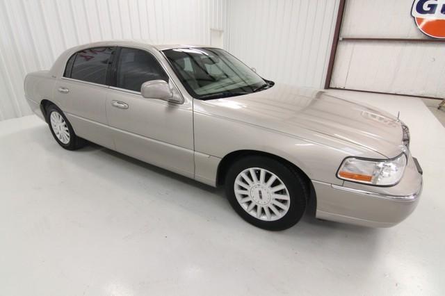 2003 Lincoln Town Car DOWN 4.9 WAC