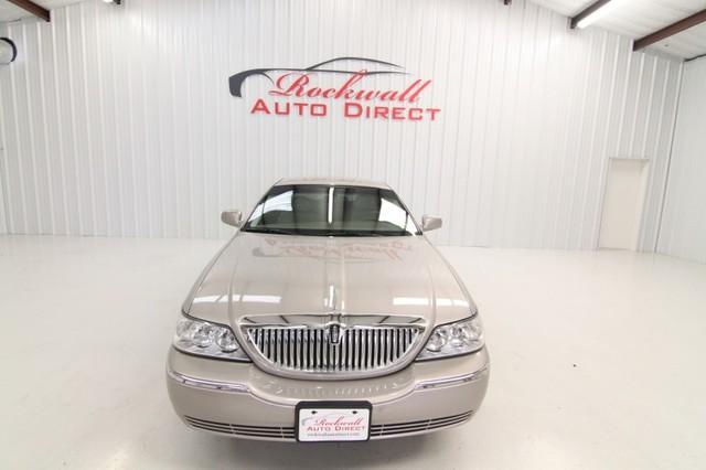 2003 Lincoln Town Car DOWN 4.9 WAC