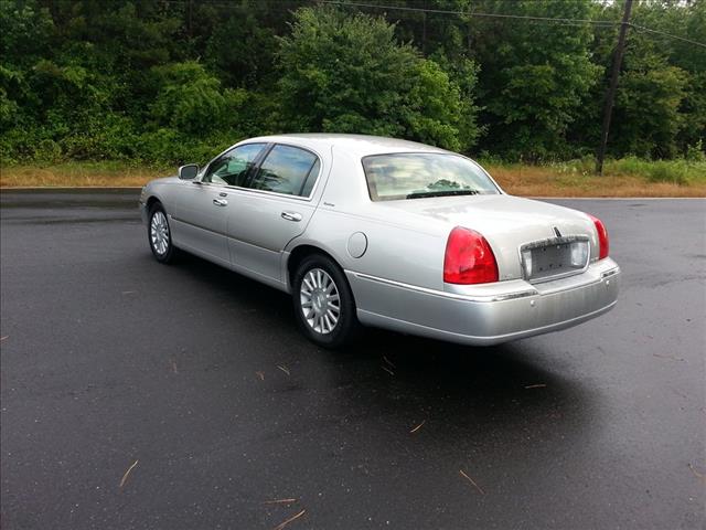 2003 Lincoln Town Car Unknown