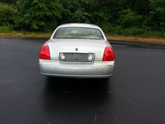 2003 Lincoln Town Car Unknown