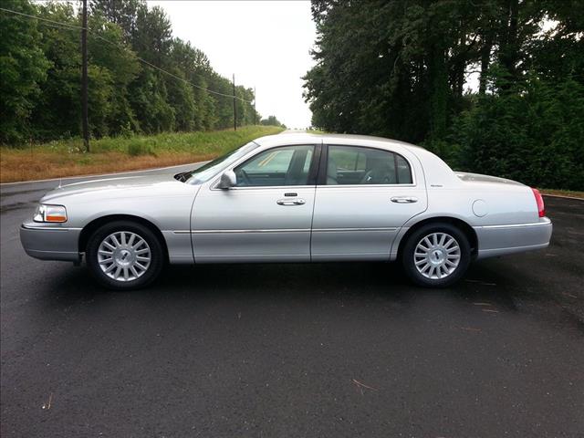 2003 Lincoln Town Car Unknown