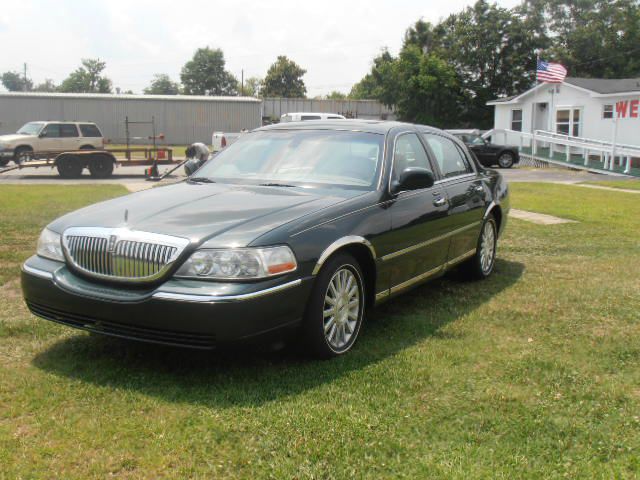 2003 Lincoln Town Car DOWN 4.9 WAC