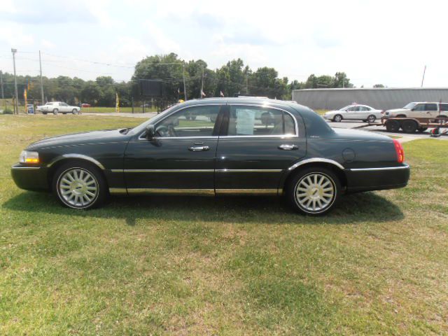 2003 Lincoln Town Car DOWN 4.9 WAC