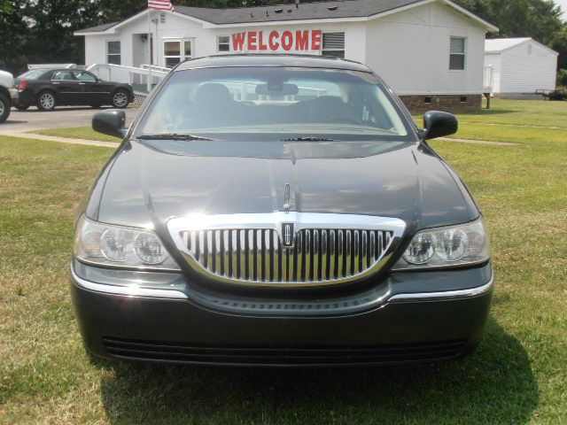 2003 Lincoln Town Car DOWN 4.9 WAC