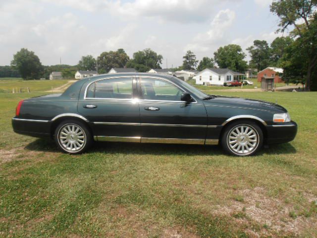 2003 Lincoln Town Car DOWN 4.9 WAC